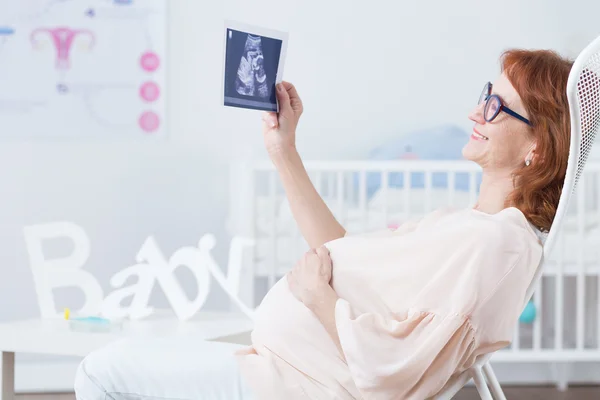 Ultrasonografia del bambino — Foto Stock