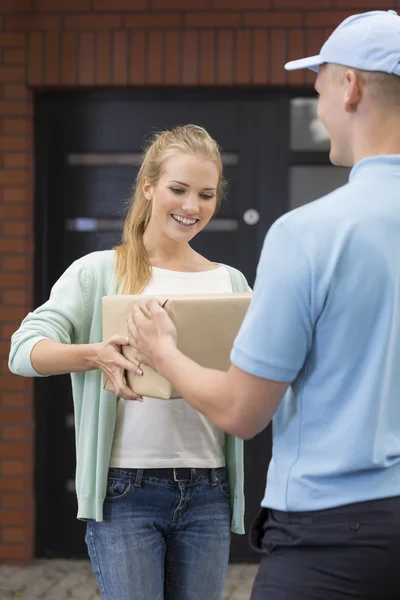 Wees voorzichtig! Het is zwaar — Stockfoto