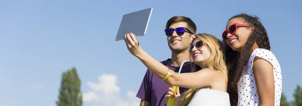 Hagamos una selfie común. ! — Foto de Stock