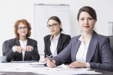 Başarılı bir şirket içinde profesyonel yöneticileri