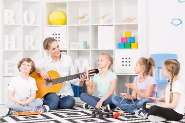 Okul müzik grubu, onların haftalık prova