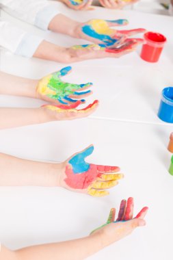 Bütün çocuklar tapıyorum güzel resim dersleri