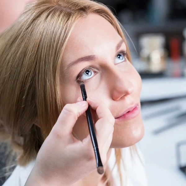 Maquillage des yeux pour la fête de mariage — Photo