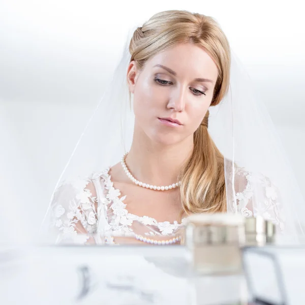 Sposa triste prima di grande giorno — Foto Stock