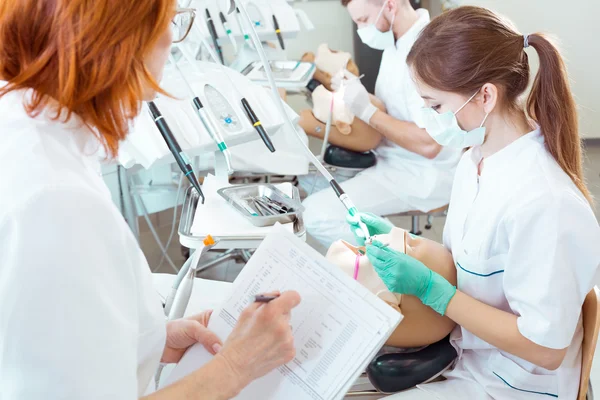 Assesing their skills in cavity treatment — Stock Photo, Image