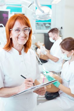 Mutlu-e doğru pay onun bilgi ile gelecek nesillere