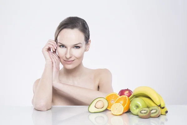 Las vitaminas tienen un efecto refrescante en mi piel — Foto de Stock