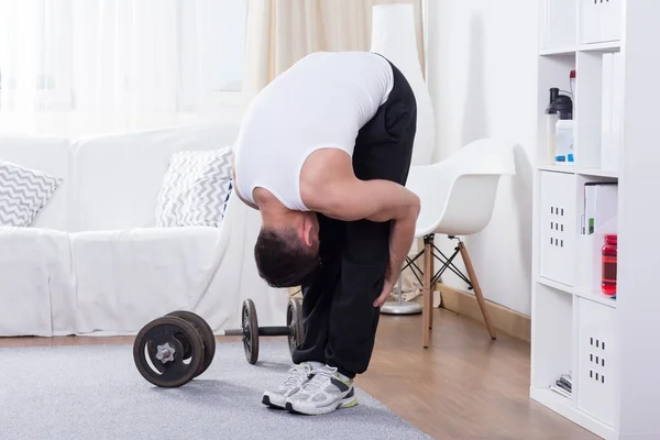 Hombre en forma durante el ejercicio — Foto de Stock