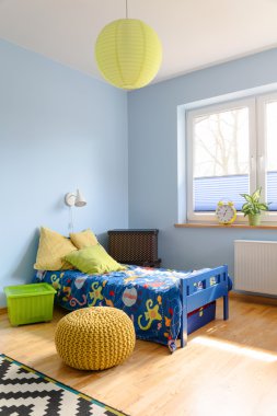 Güneşli ve komik karakter bir çocuk odası