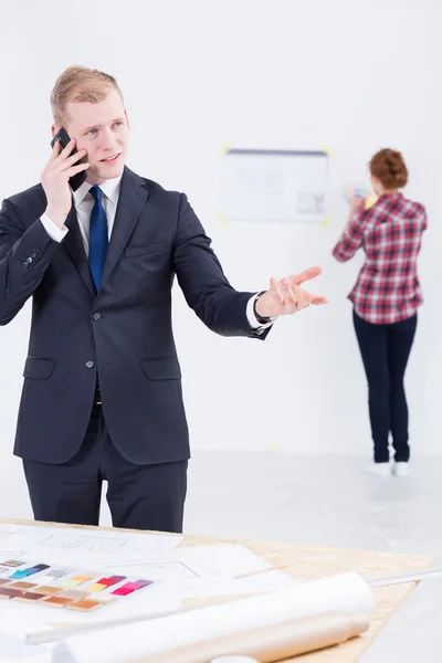 Hot line with shareholder before the start of finishing works — Stock Photo, Image