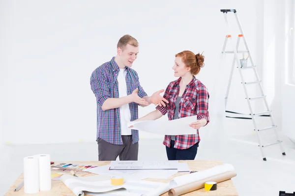 Lively discussion before the renovation — Stock Photo, Image