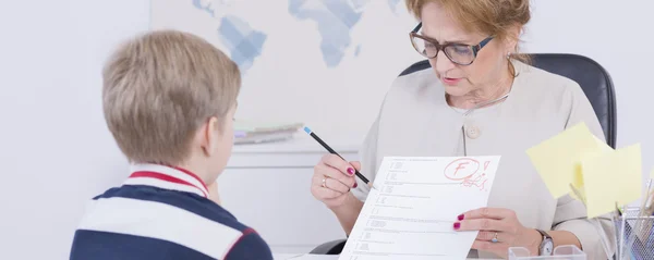 Försöker komma på vad som gick fel — Stockfoto