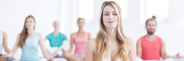 Använda meditation för att balansera ditt liv — Stockfoto