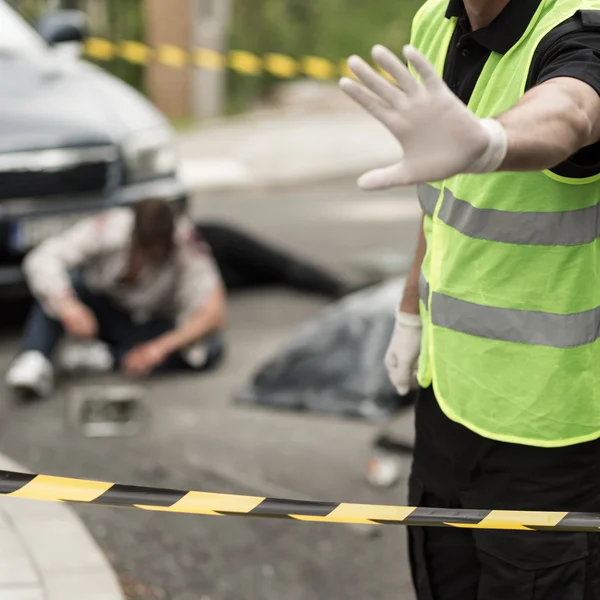 Policeman at car accident area — Stock Photo, Image