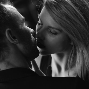 Bir tarihte romantik öpücük