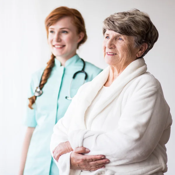 Medical doctor and elderly patient — Stock Photo, Image