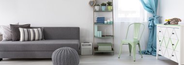 Huzurlu oturma odası alanı