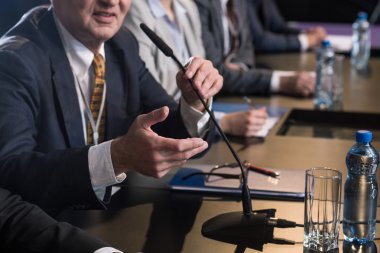 Mikrofon konuşma politikacı