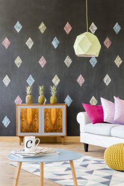 Sabah bir yaratıcı yaşam alanı içinde kahve