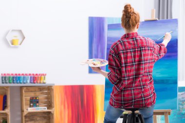 İç duygularını tuval üzerine aktarma