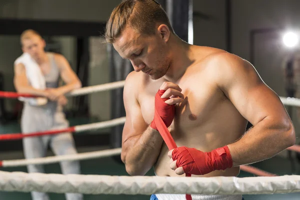 Envolvendo fita de boxe — Fotografia de Stock