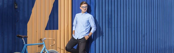 Hipster joven hombre — Foto de Stock