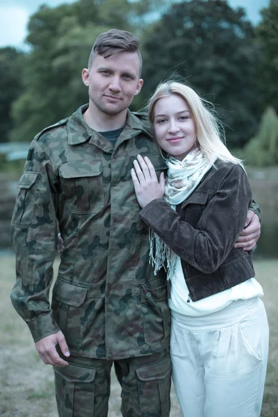 Soutenir son mari soldat dans ses fonctions — Photo