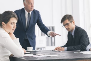 İşyerinde cesaret kırıcı atmosfer