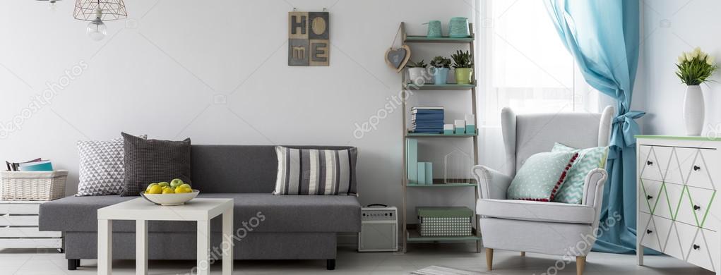 Mysigt vardagsrum inredning — stockfotografi © photographee.eu ...