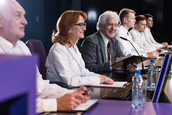 Grupo de políticos sobre la conferencia — Foto de Stock