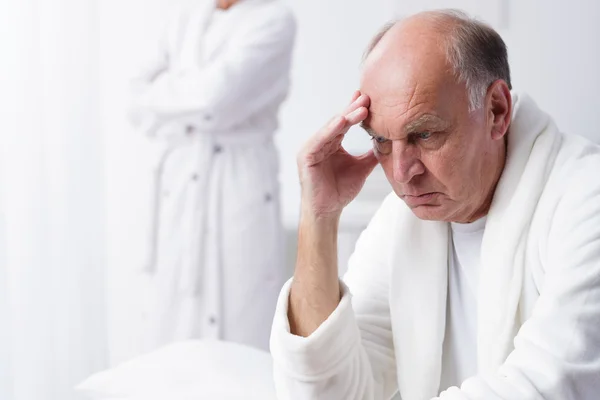 Hombre con migraña — Foto de Stock