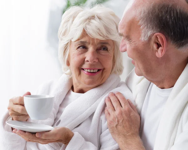 Ehe trinkt Kaffee — Stockfoto