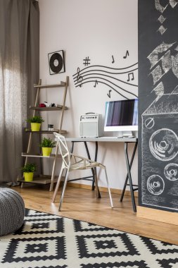 Kara tahta duvar fikri ile ev ofis