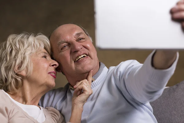 Senioren machen Selfie — Stockfoto