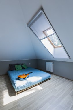 Bütün gün gitar çalmak