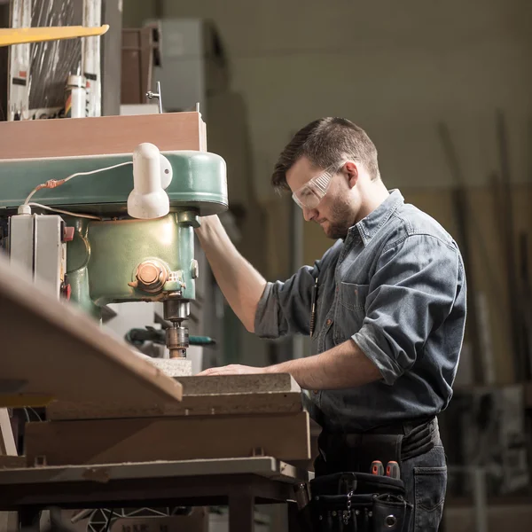 Timmerman op het werk — Stockfoto