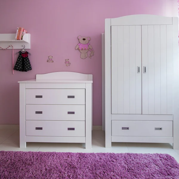 Mobiliário bonito e branco — Fotografia de Stock
