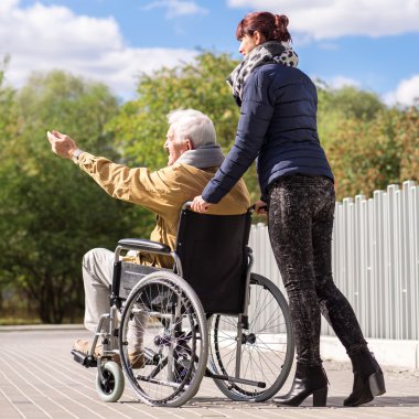 Caregiver ve devre dışı adam
