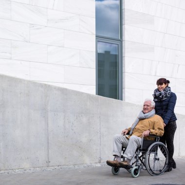 Adam felç ve bakıcı