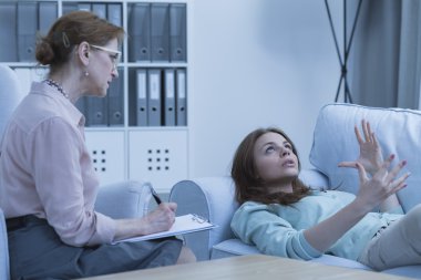 Bayan hasta koltukta yalan