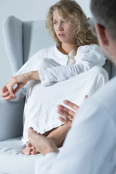 Trying to get rid of her phobia — Stock Photo, Image