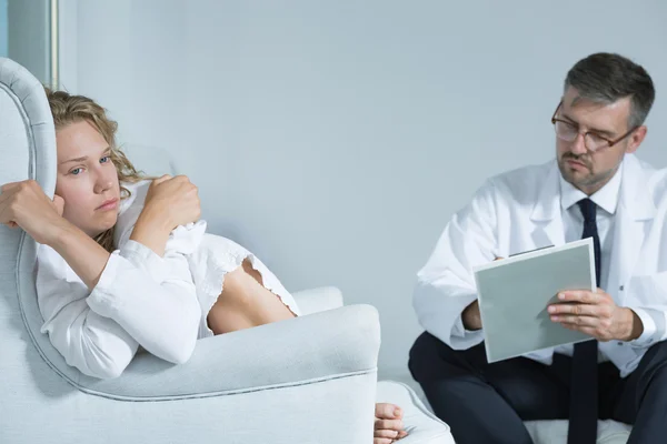 Sie leidet schon seit Jahren an Depressionen — Stockfoto