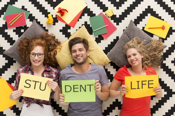 La vita degli studenti è una vita felice — Foto Stock