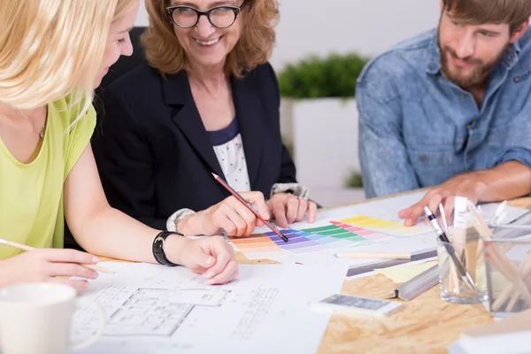 Interieur ontwerpers op het werk — Stockfoto