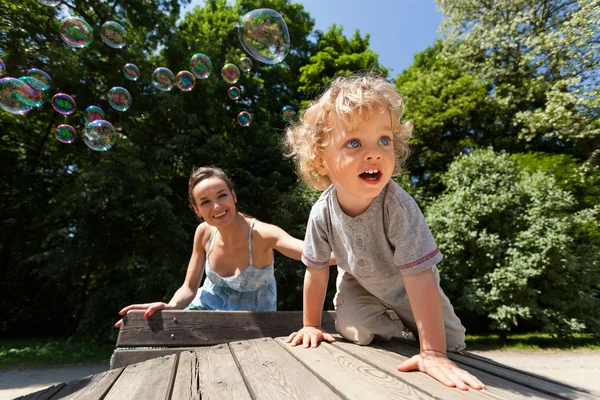 Ferien auf dem Spielplatz — Stockfoto