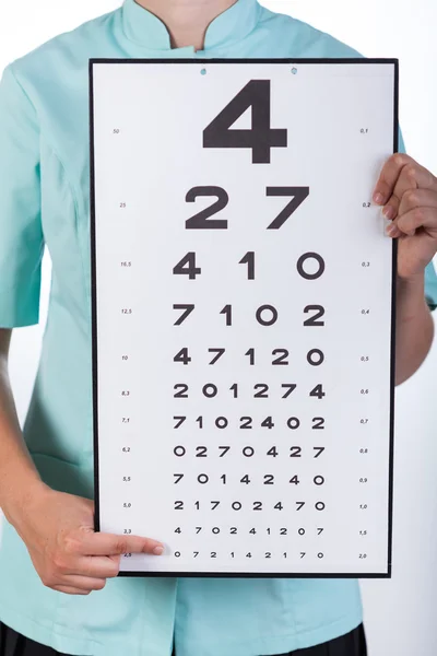 Oculist met een grafiek snellen — Stockfoto