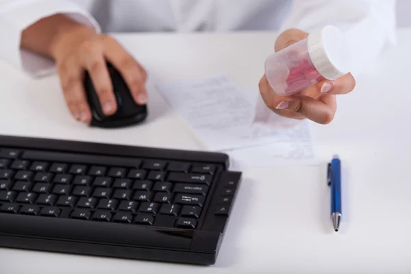 Pharmacist during work — Stock Photo, Image