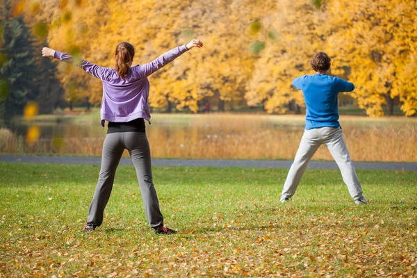 Physical exercices outdoors — Stock Photo, Image