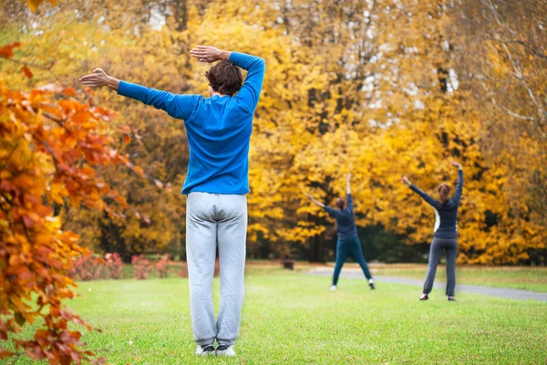 Aerobics in a park — Stock Photo, Image