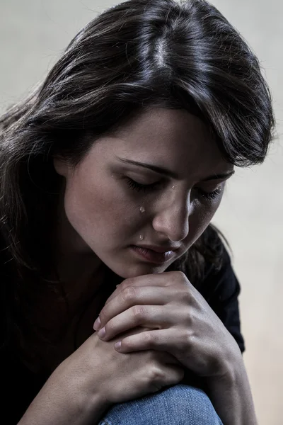 Güzel ağlayan kadın — Stok fotoğraf